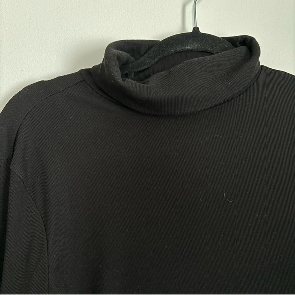 Turtle Neck - Picture 2 of 3